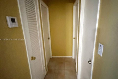 Condo in Miami, Florida, 2 bedrooms  № 1391975 - photo 12