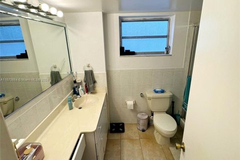 Condo in Miami, Florida, 2 bedrooms  № 1391975 - photo 15