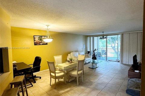 Condo in Miami, Florida, 2 bedrooms  № 1391975 - photo 9