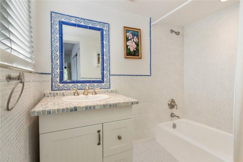 Touwnhouse à vendre à Key Biscayne, Floride: 2 chambres, 135.64 m2 № 1235282 - photo 11