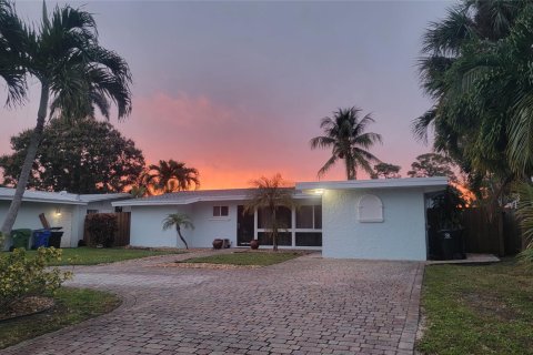 House in Fort Lauderdale, Florida 3 bedrooms, 166.95 sq.m. № 1003833 - photo 1