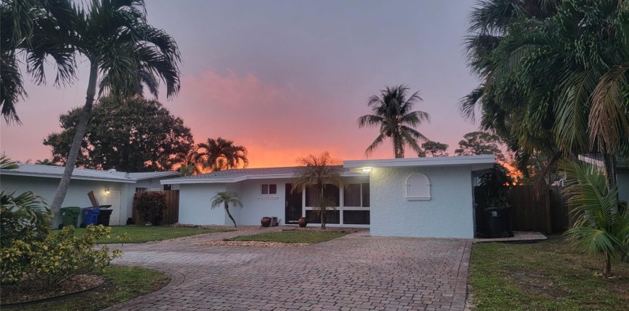 House in Fort Lauderdale, Florida 3 bedrooms, 166.95 sq.m. № 1003833