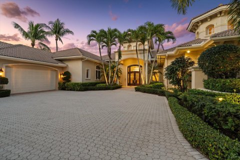 House in Palm Beach Gardens, Florida 5 bedrooms, 646.6 sq.m. № 996347 - photo 12