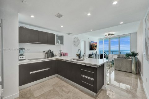 Condominio en venta en Sunny Isles Beach, Florida, 1 dormitorio, 103.12 m2 № 1172778 - foto 24