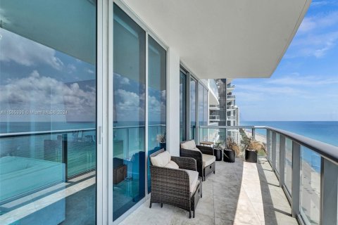 Condominio en venta en Sunny Isles Beach, Florida, 1 dormitorio, 103.12 m2 № 1172778 - foto 29