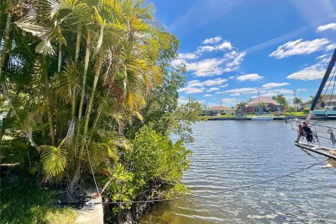 Land in Punta Gorda, Florida № 1121567 - photo 1