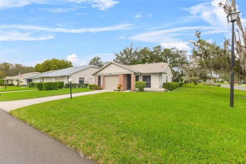 House in New Port Richey, Florida 3 bedrooms, 125.33 sq.m. № 1406971 - photo 1