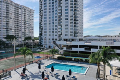 Condominio en venta en Aventura, Florida, 1 dormitorio, 80.82 m2 № 1388265 - foto 1