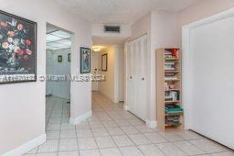 Condominio en venta en Aventura, Florida, 1 dormitorio, 80.82 m2 № 1388265 - foto 18