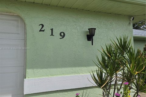 House in Cape Coral, Florida 3 bedrooms № 1388279 - photo 1