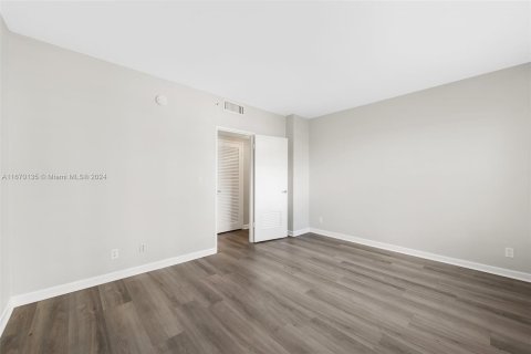 Copropriété à vendre à Hollywood, Floride: 2 chambres, 110.18 m2 № 1388267 - photo 11