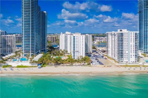 Condominio en venta en Hollywood, Florida, 2 dormitorios, 110.18 m2 № 1388267 - foto 14