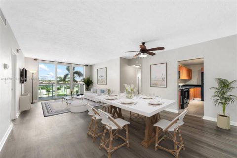 Condominio en venta en Hollywood, Florida, 2 dormitorios, 110.18 m2 № 1388267 - foto 2