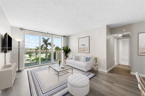 Copropriété à vendre à Hollywood, Floride: 2 chambres, 110.18 m2 № 1388267 - photo 1