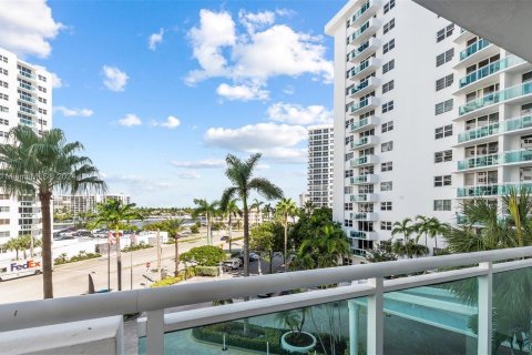 Condo in Hollywood, Florida, 2 bedrooms  № 1388267 - photo 12