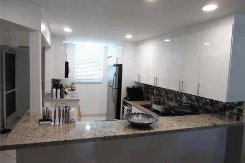 Condo in Fort Lauderdale, Florida, 2 bedrooms  № 1174751 - photo 15