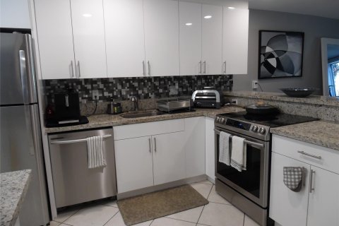 Condo in Fort Lauderdale, Florida, 2 bedrooms  № 1174751 - photo 17