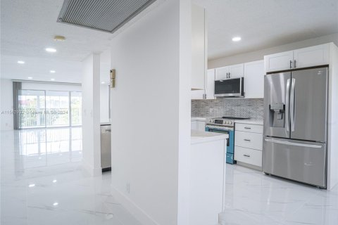 Condominio en venta en Pembroke Pines, Florida, 2 dormitorios, 140 m2 № 1098041 - foto 1