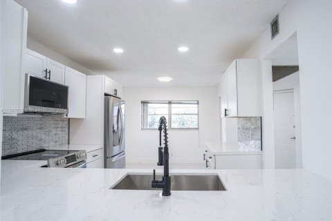 Condominio en venta en Pembroke Pines, Florida, 2 dormitorios, 140 m2 № 1098041 - foto 5