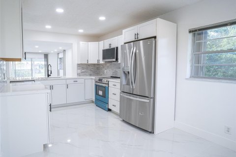 Condominio en venta en Pembroke Pines, Florida, 2 dormitorios, 140 m2 № 1098041 - foto 2