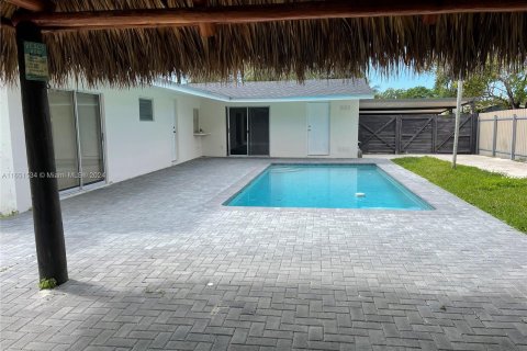 Casa en venta en Cutler Bay, Florida, 3 dormitorios, 153.1 m2 № 1333658 - foto 4