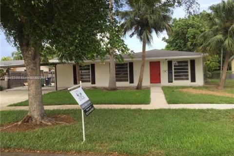 Villa ou maison à vendre à Cutler Bay, Floride: 3 chambres, 153.1 m2 № 1333658 - photo 1