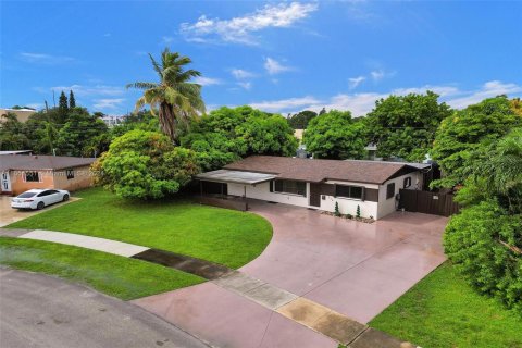 Villa ou maison à vendre à Miami Gardens, Floride: 3 chambres, 116.13 m2 № 1333660 - photo 1