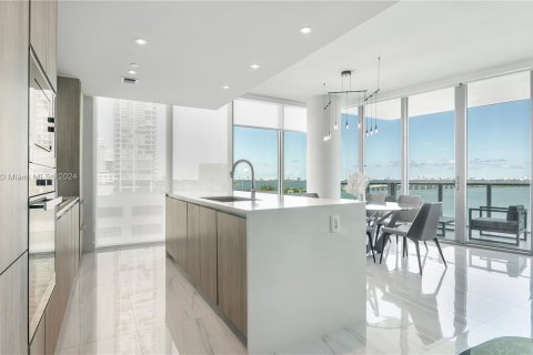 Condo in Miami, Florida, 3 bedrooms  № 1377392 - photo 18