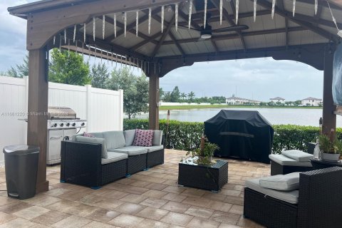 Casa en venta en Hialeah, Florida, 3 dormitorios, 137.77 m2 № 1377340 - foto 1