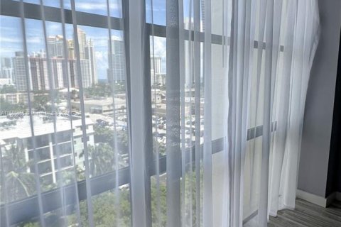 Condominio en venta en Sunny Isles Beach, Florida, 1 dormitorio, 71.26 m2 № 1377339 - foto 29