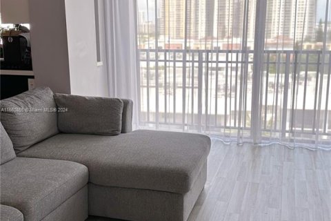 Condominio en venta en Sunny Isles Beach, Florida, 1 dormitorio, 71.26 m2 № 1377339 - foto 17