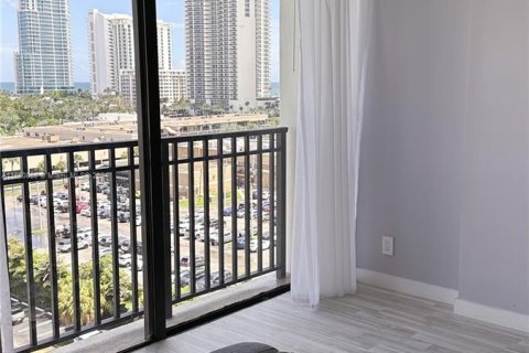 Condominio en venta en Sunny Isles Beach, Florida, 1 dormitorio, 71.26 m2 № 1377339 - foto 10