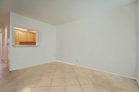 Condo in Deerfield Beach, Florida, 1 bedroom  № 976783 - photo 8