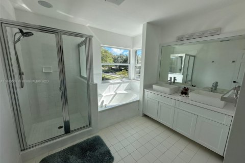 Casa en venta en Pembroke Pines, Florida, 4 dormitorios, 240.34 m2 № 829954 - foto 24