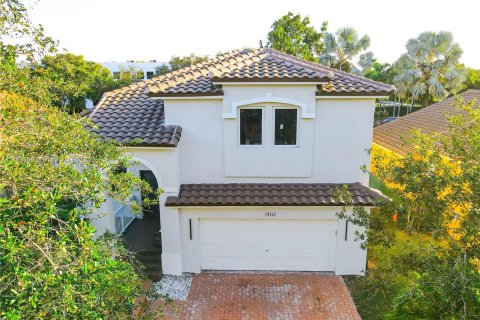 Casa en venta en Pembroke Pines, Florida, 4 dormitorios, 240.34 m2 № 829954 - foto 2
