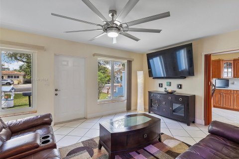 Купить коммерческую недвижимость в Майами-Спрингс, Флорида 269.04м2, № 1013875 - фото 7
