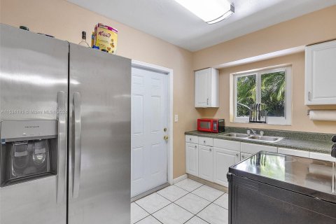 Купить коммерческую недвижимость в Майами-Спрингс, Флорида 269.04м2, № 1013875 - фото 26