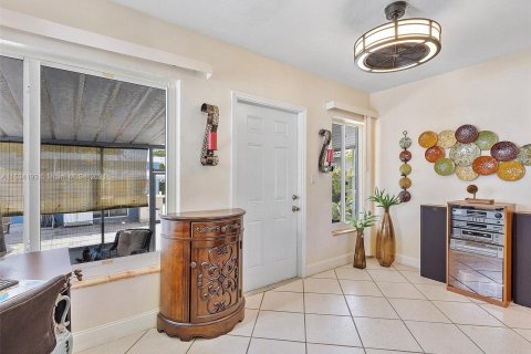 Immobilier commercial à vendre à Miami Springs, Floride: 269.04 m2 № 1013875 - photo 4