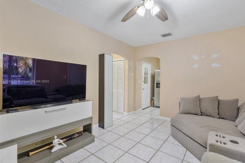 Immobilier commercial à vendre à Miami Springs, Floride: 269.04 m2 № 1013875 - photo 23