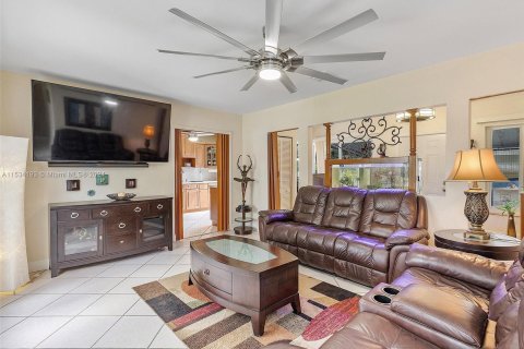 Immobilier commercial à vendre à Miami Springs, Floride: 269.04 m2 № 1013875 - photo 2