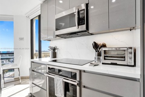 Condo in Aventura, Florida, 3 bedrooms  № 1013799 - photo 11