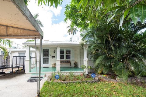 Casa en venta en Fort Lauderdale, Florida, 2 dormitorios, 97.83 m2 № 118954 - foto 4