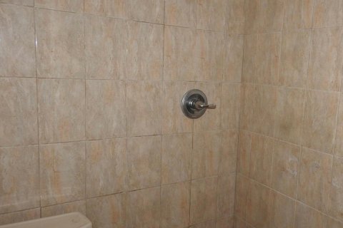 Condo in Lauderdale Lakes, Florida, 1 bedroom  № 1183247 - photo 12