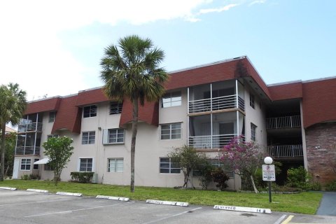 Condo in Lauderdale Lakes, Florida, 1 bedroom  № 1183247 - photo 6