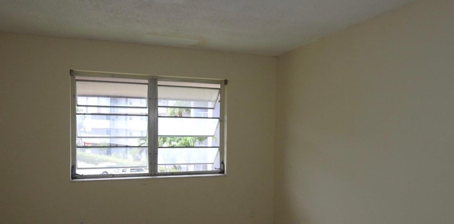 Condo in Lauderdale Lakes, Florida, 1 bedroom  № 1183247