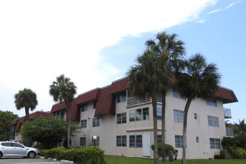 Condo in Lauderdale Lakes, Florida, 1 bedroom  № 1183247 - photo 18