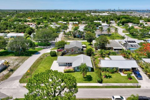 Villa ou maison à vendre à Jensen Beach, Floride: 4 chambres, 143.07 m2 № 1208070 - photo 11