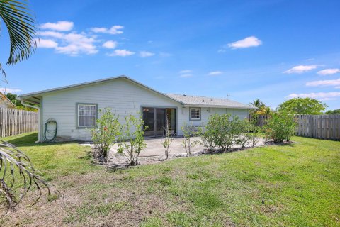 Villa ou maison à vendre à Jensen Beach, Floride: 4 chambres, 143.07 m2 № 1208070 - photo 15