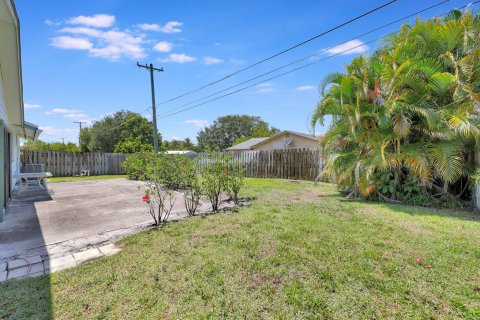 Villa ou maison à vendre à Jensen Beach, Floride: 4 chambres, 143.07 m2 № 1208070 - photo 14