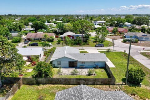 Villa ou maison à vendre à Jensen Beach, Floride: 4 chambres, 143.07 m2 № 1208070 - photo 2